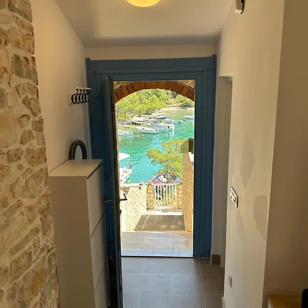 Διαμέρισμα By The Sea Milna (Brac)